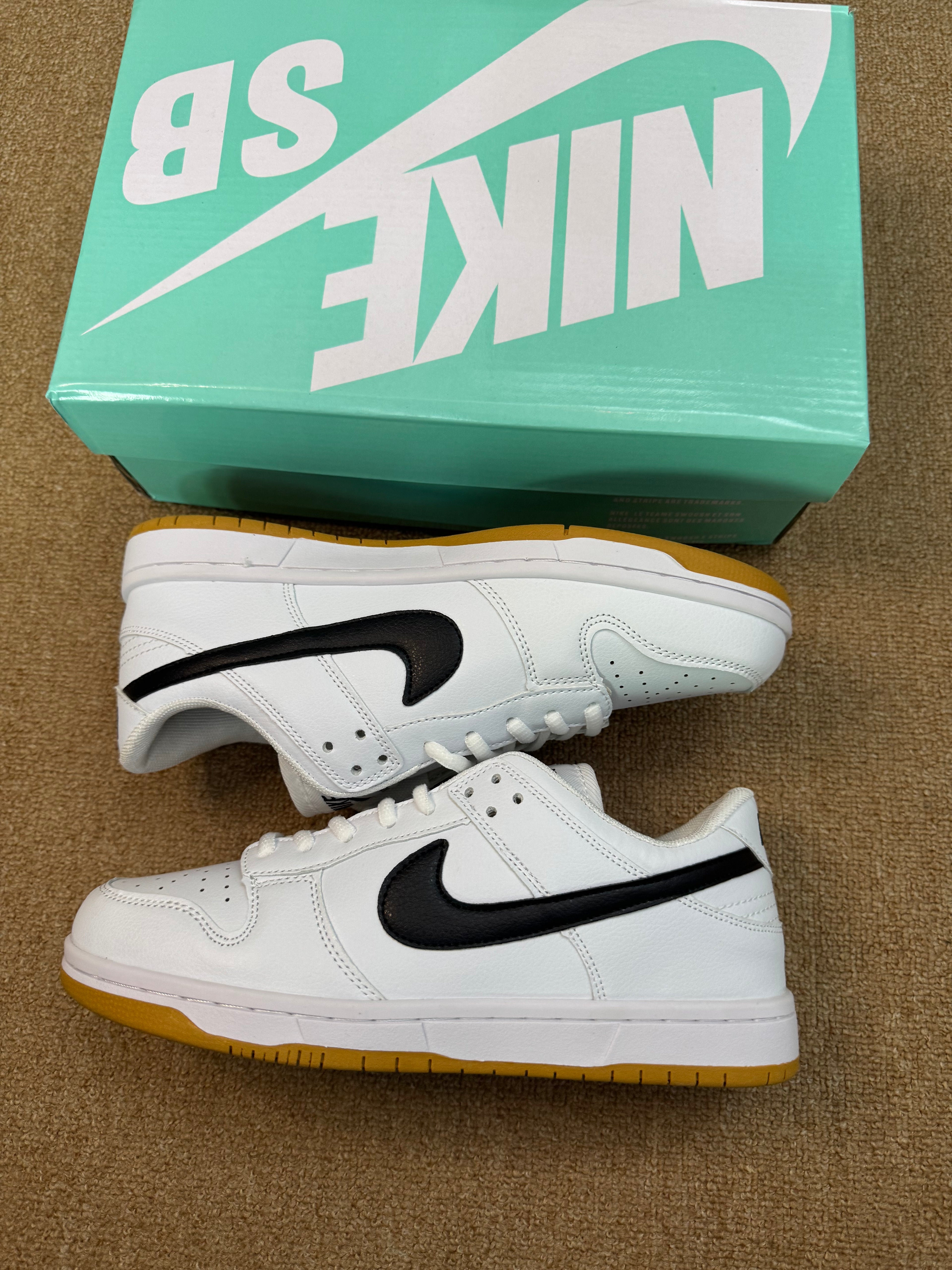 SB Dunk Low White Black
